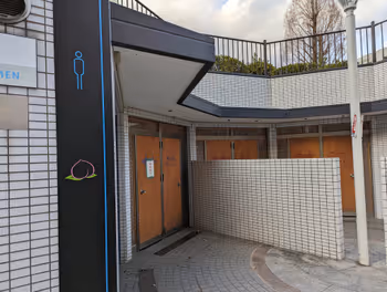 Rest area in Shimoishii Park near Tamachi Station, Part 5