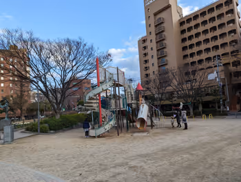 Rest area in Shimoishii Park near Tamachi Station, Part 3