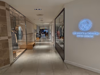 오카야마 역 오카야마 이치방가이 Blue street−Green street 사이의 휴식 장소 그 1