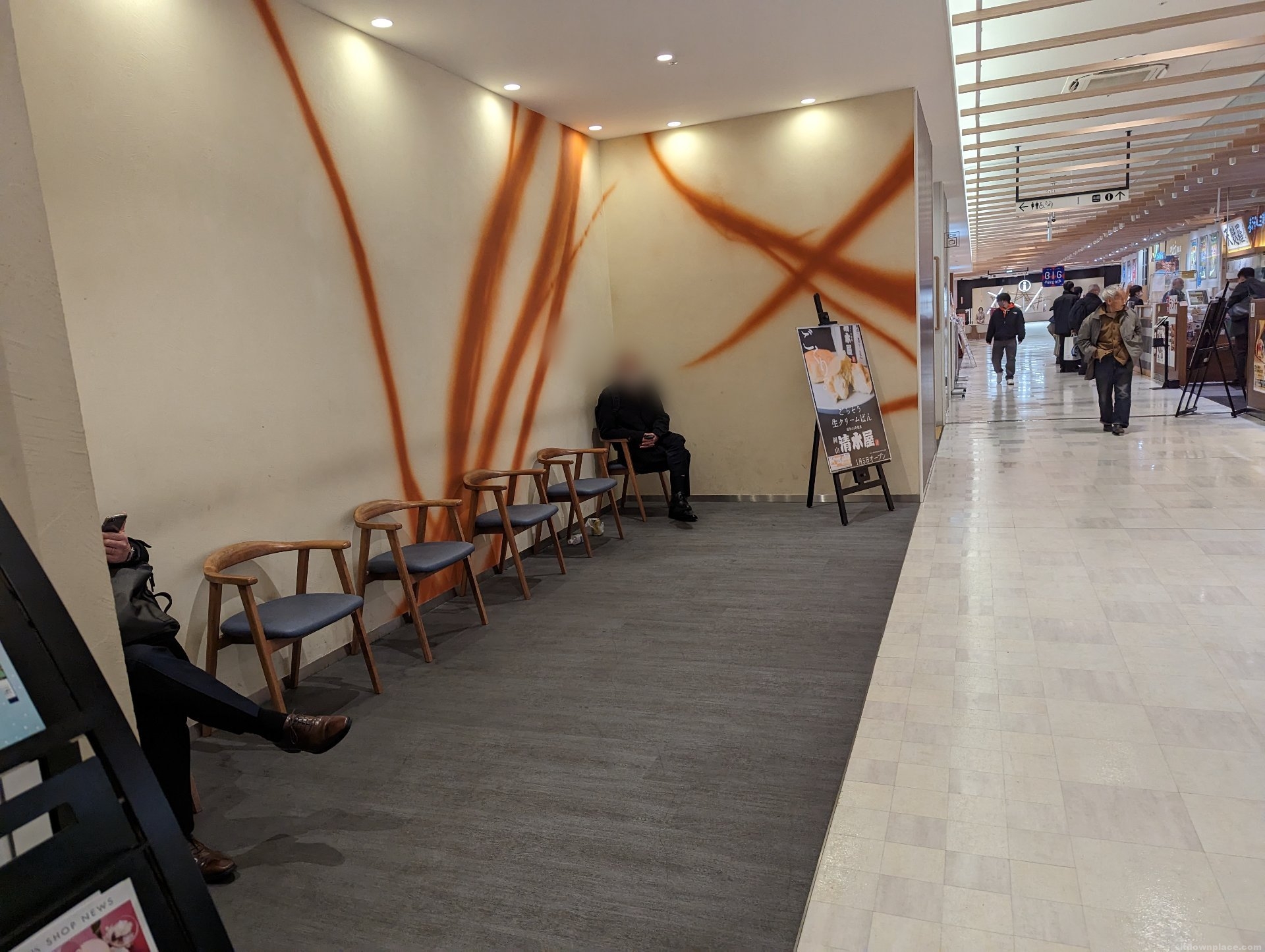 さんすて 南館1F 中央付近の写真1