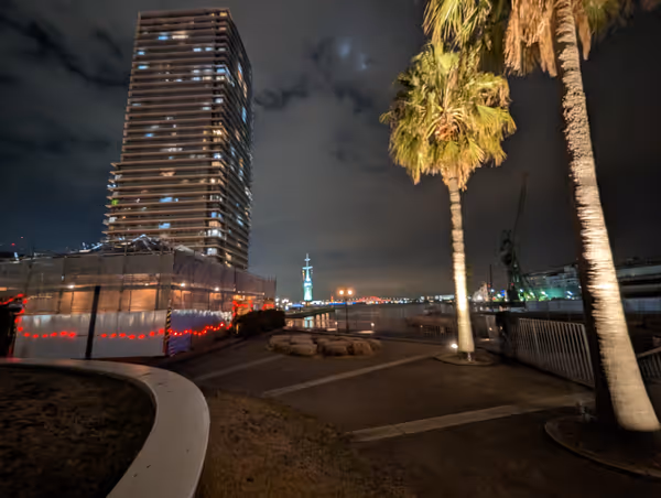Photo of Harborland Station | Brick Warehouse West Plaza | Rest Spot 2
