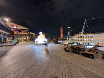 港口元町站海之廣場的休息處之一