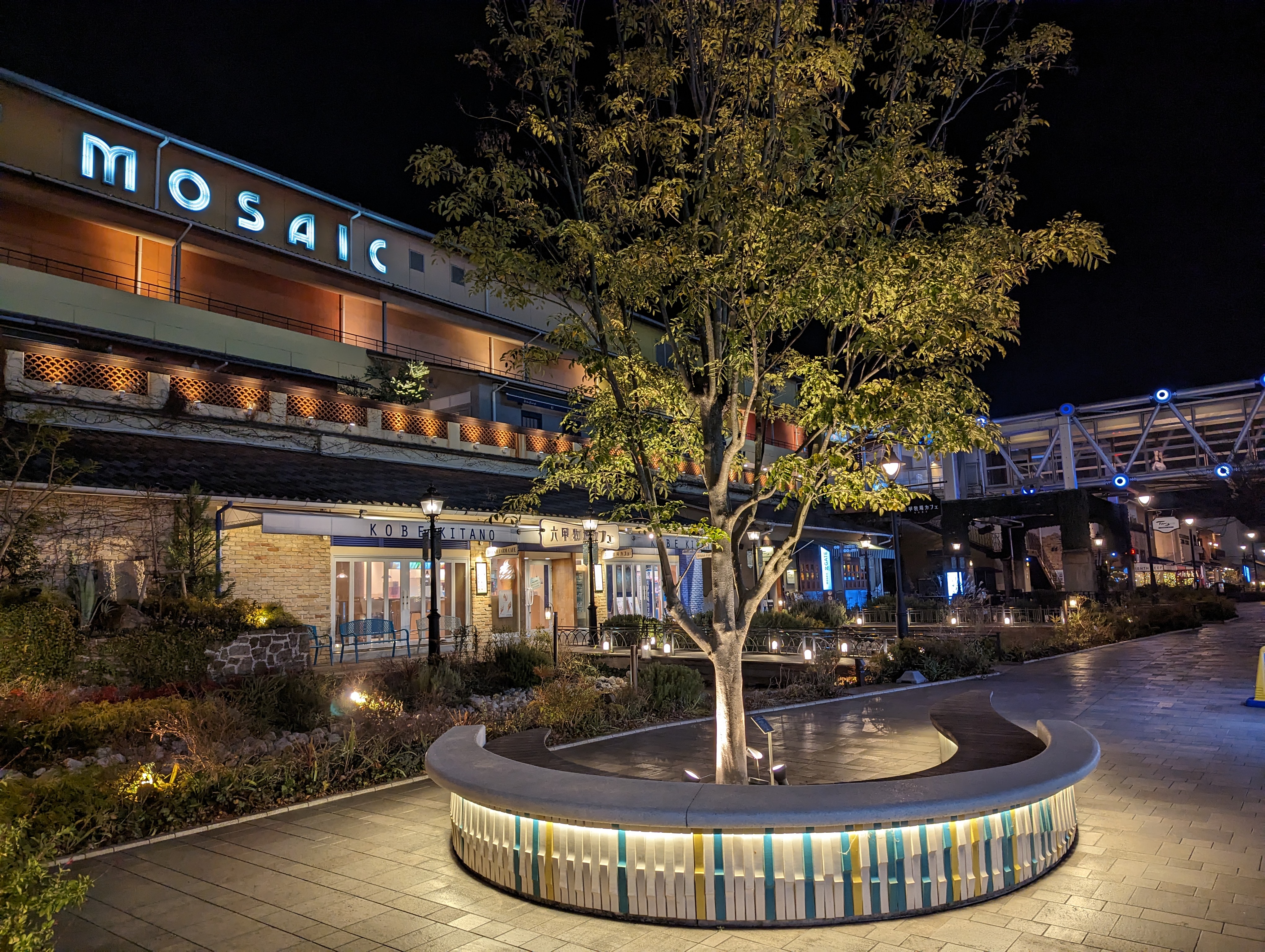 [港元町站] 馬賽克前 弁天橋附近 休息處 的照片 1