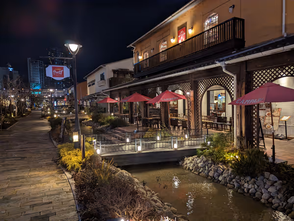 ハーバーランド モザイク せせらぎ通りの写真5