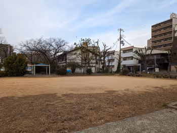 중앙 시장 앞 역 혼마치 공원의 휴식 장소 그 1