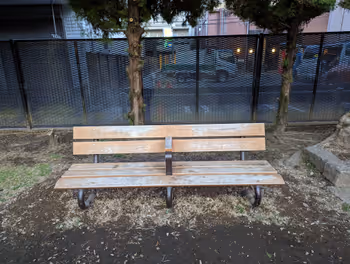 吉祥寺駅大正通り北公園の休憩場所その3