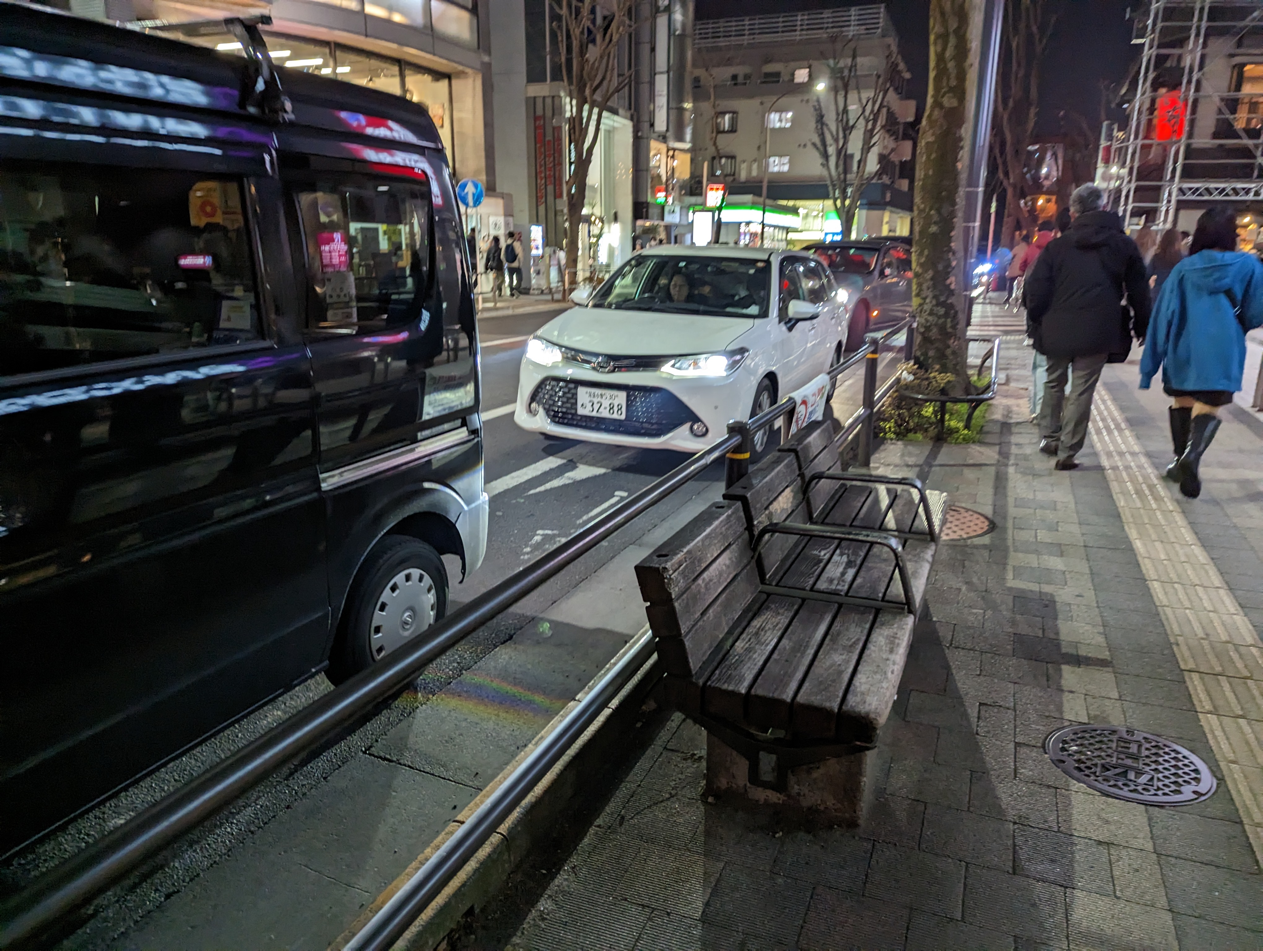 [길상사역] 키치조지역 앞 교차로 부근 쉼터 사진 1