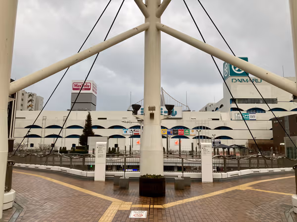Photo of Shimonoseki Station | East Exit, 2nd Floor, Artificial Ground in Front of Station | (Station | Plaza), in front of the white steel monument | Rest Spot 1