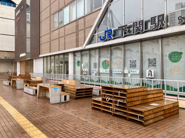 Photo of Shimonoseki Station | 2nd Floor Station | Building Side of the Station | Plaza (Artificial Ground) | Rest Spot 4