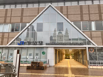 Photo of Shimonoseki Station | 2nd Floor Station | Building Side of the Station | Plaza (Artificial Ground) | Rest Spot 2