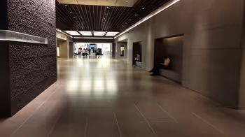 日本橋駅地下広場 高島屋三井ビルディング入口付近の休憩場所その1