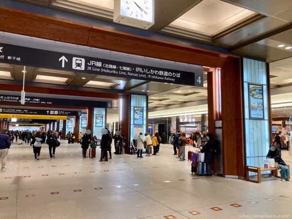 在来線・新幹線 改札口付近通路の写真1