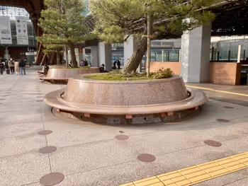 Photo of Hokutetsu Kanazawa Station | Six Black Pines Before the Drum Gate | Rest Spot 2