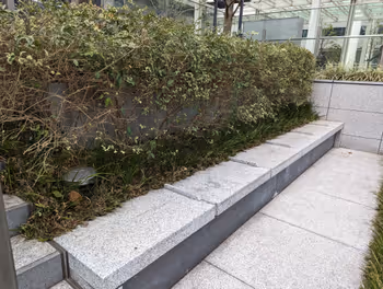 타마치역 2F 보행 데크 계단의 휴식 장소 그 3