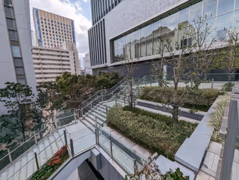 타마치역 2F 보행 데크 계단의 휴식 장소 그 2