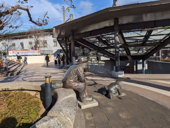 Rest area 3 in front of the south exit of Higashi-Kawaguchi Station