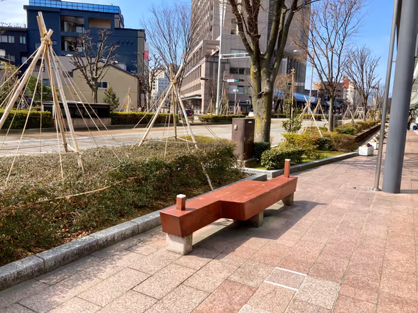 西門口前交差点のオブジェ周辺の写真1