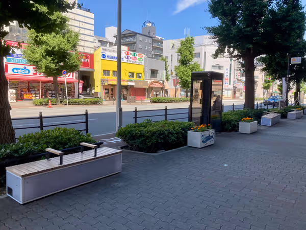 Photo of Osaka Port Station | Both sides of the road from Osaka Port Station | to Kaiyukan | Rest Spot 2