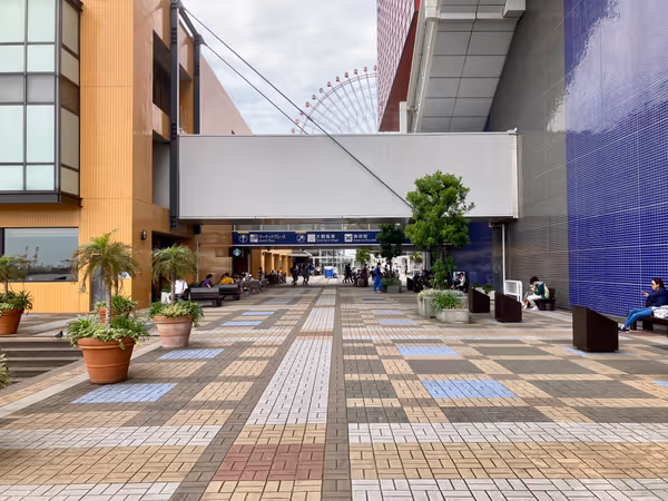 Photo of Osaka Port Station | Between Kaiyukan Aquarium and Kaiyukan Hall | Rest Spot 1