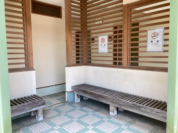 駅前公園公衆トイレの写真3