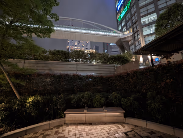リンクススクエア新宿 公開空地の写真3