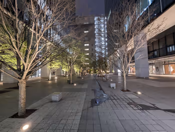 代々木駅リンクススクエア新宿 公開空地の休憩場所その1