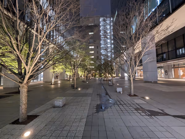 リンクススクエア新宿 公開空地の写真1