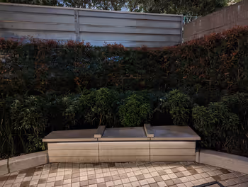 代々木駅リンクススクエア新宿 公開空地の休憩場所その4