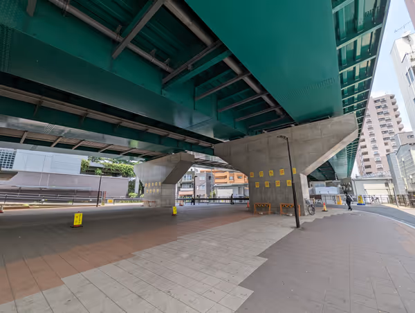 中井陸橋下南広場の写真1