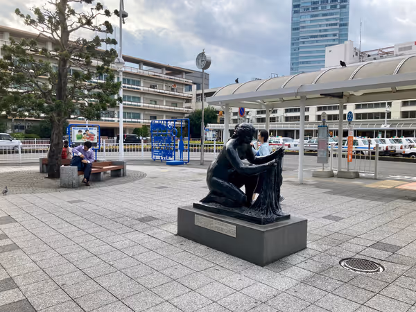 Photo of Shizuoka Station | South Exit, Area around the Statue of the Laundry Woman | Rest Spot 1