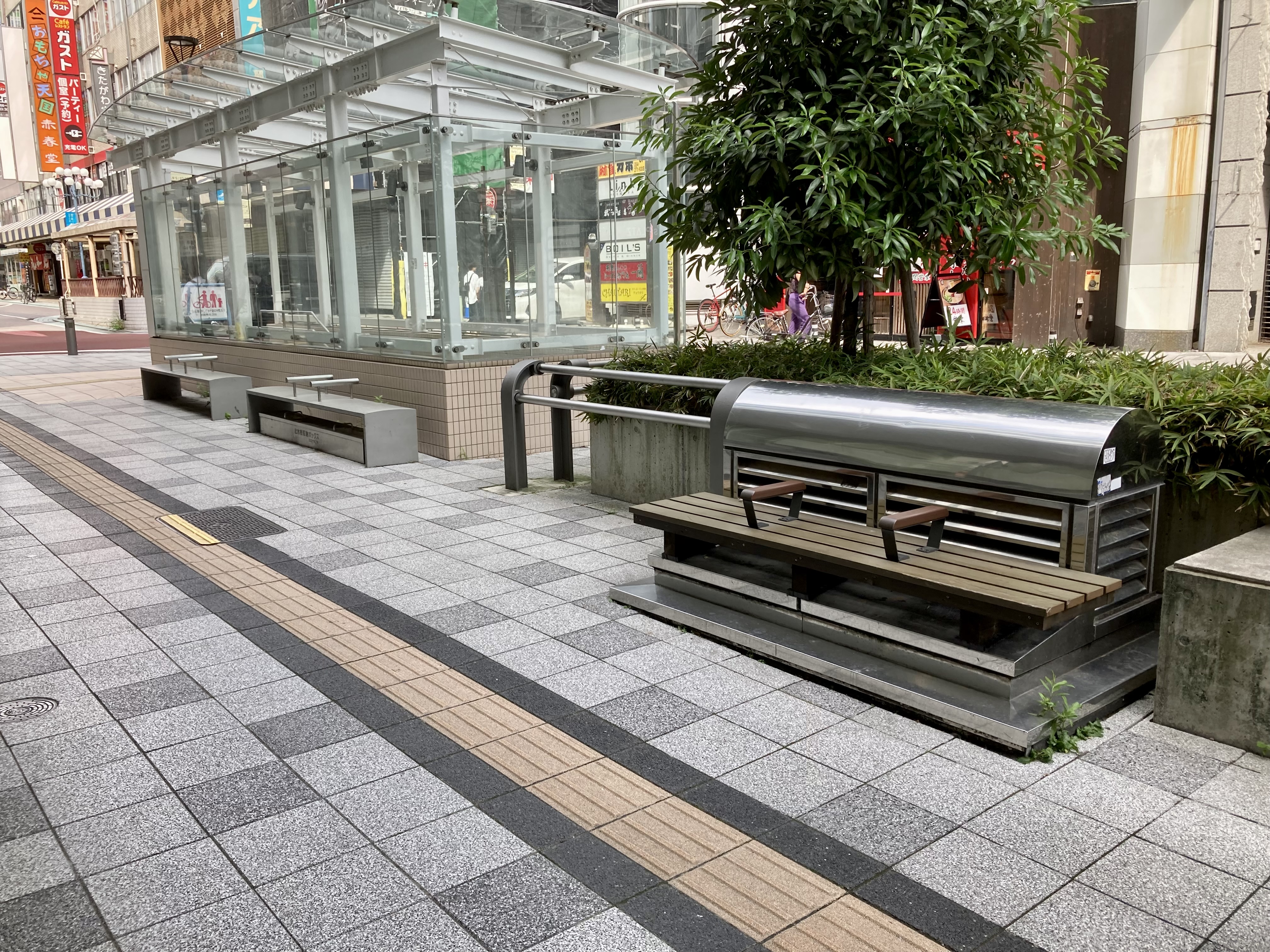 [신시즈오카역] 고후쿠초 거리 지하 통로로 연결되는 K6 출구 근처 쉼터 사진 1