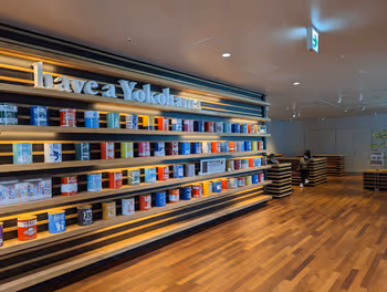 横滨站JR横滨塔 4F中庭休息区 其一