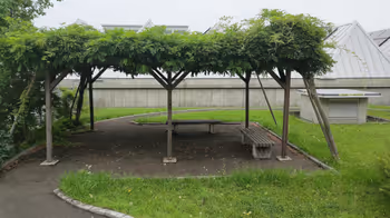 高松駅立川市役所 屋上エコガーデンの休憩場所その2