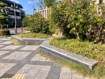 Photo of Chuo-Shijo Station | Kiyomori Tumulus・Biwa Tumulus Near | Rest Spot 2