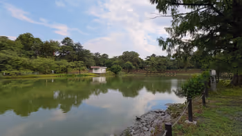 大宮公園駅舟遊池周辺の休憩場所その3