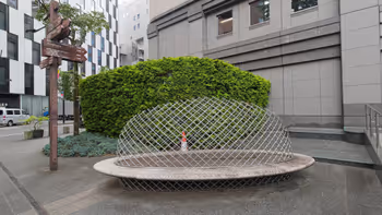 【立川北駅】マーティン・プーリエのベンチ