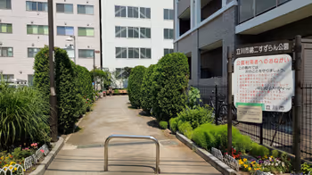 立川駅錦二すずらん公園の休憩場所その1