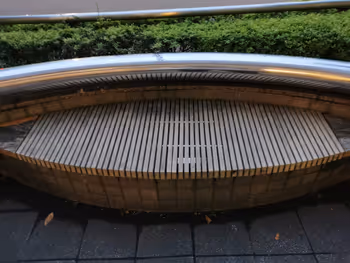 八王子站桑并木大道的休息场所3