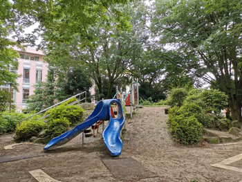 柴崎体育馆站诹访之森公园的休息场所之四