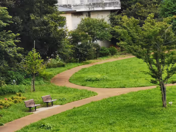 柴崎体育馆站加尼加拉广场的休息区3