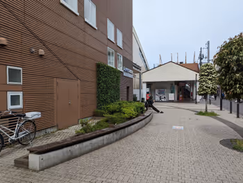 椎名町駅北口駅前広場の休憩場所その3