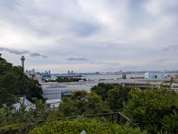 元町・中華街駅港の見える丘公園 展望台の休憩場所その4