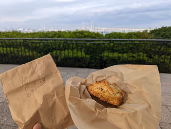 元町・中華街駅港の見える丘公園 展望台の休憩場所その6