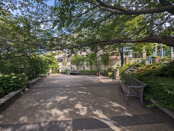 Photo of Motomachi-Chukagai Station | Motomachi Park, along Beer and Sake Street | Rest Spot 2
