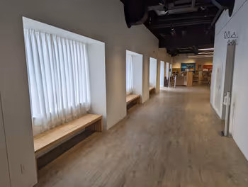 小田急多摩センター駅パルテノン多摩 ライブラリーラウンジの休憩場所その1