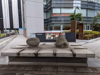 大阪梅田駅JRE梅田スクエアビル前の休憩場所その4