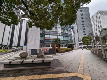 大阪梅田駅JRE梅田スクエアビル前の休憩場所その1