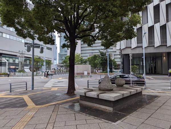 JRE梅田スクエアビル前の写真5