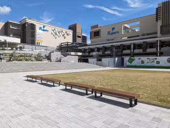 Resting area at Plenty Plaza, Seishin-Chuo Station, part 2