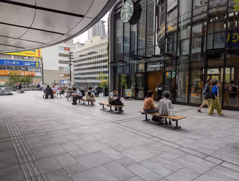 梅田站LINKS广场的休息场所之一